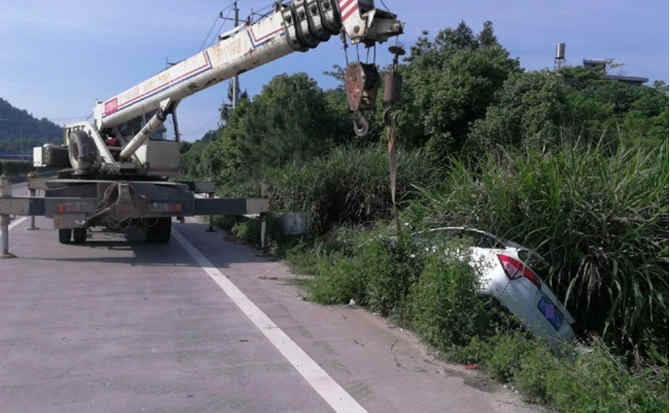 东辽重载吊车救援 东辽重载吊车救援